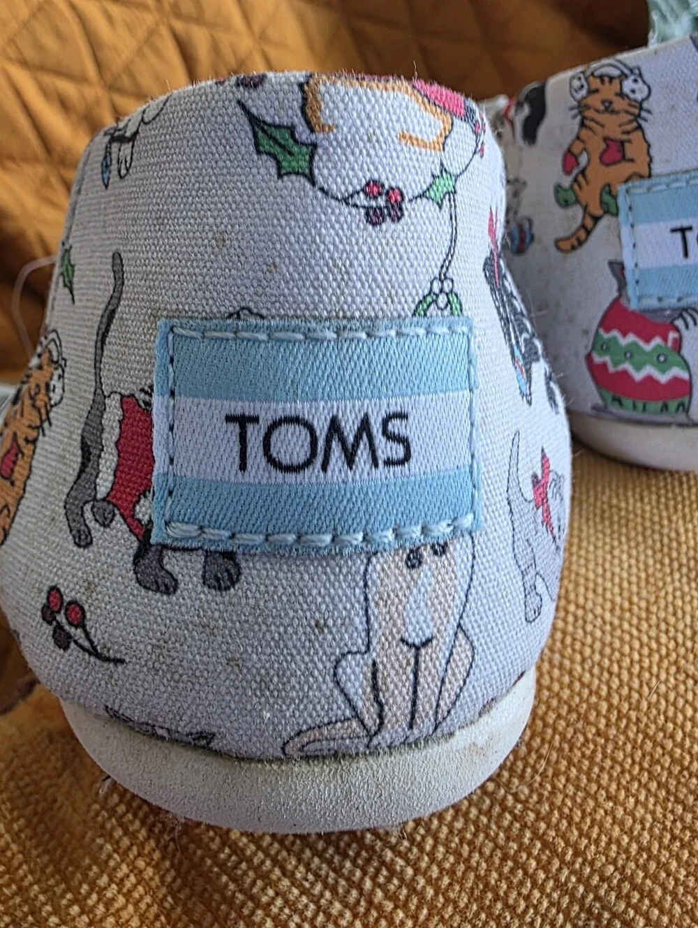 NWT TOMS Christmas Cats Slip-On Shoes – Kids 4/4.5 Women’s Size 6